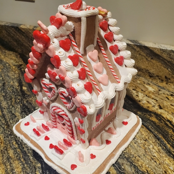 Valentine Hearts Gingerbread House-NWT - Picture 4 of 11